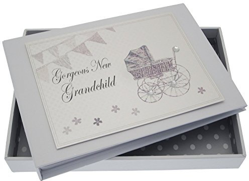 White Cotton Cards New Enkelkind Tiny Album (Silber Kinderwagen und Wimpelkette)