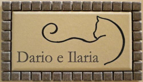 GUIZZO Creart - Targa Personalizzata Nomi/Via in Ceramica, Targhetta Personalizzata Modificabile con Cornice Mosaico, Targhetta Porta Ingresso Numero Civico, Made in Italy 12x7Hcm Beige/Grigio Scuro