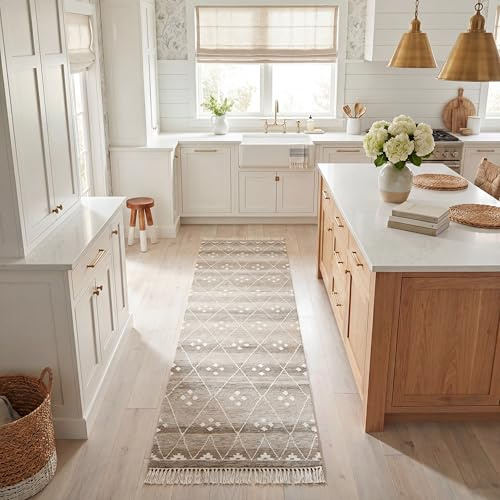SAFAVIEH Natural Kilim Collection Runner Rug - 2'3 x 6', Natural & Ivory, Handmade Moroccan Boho Tribal Wool & Viscose, Ideal for High Traffic Areas in Living Room, Bedroom (NKM316B)