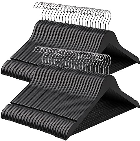 SONGMICS Percha de Madera Maciza, Juego de 50, con Ranuras para Hombros, Barra Antideslizante para Pantalones, Gancho Giratorio de 360°, para Trajes, Camisas, Abrigos, Negro y Plata CRW02B-50