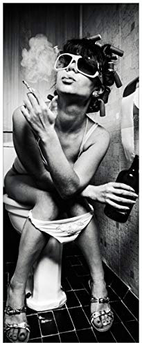 Wallario Wandbild aus Acryl, 50 x 125 cm, freischwebende Optik - Kloparty - Sexy Frau auf Toilette mit Zigarette und Schnaps