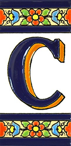 Insegna con numeri e lettere fatte di piastrelle di ceramica policroma, dipinte a mano con la tecnica cuerda seca, nomi indirizzi e segnaletica. Testo personalizzabile. Disegno FLORES MEDIANO 10,9 cm x 5,4 cm. (LETTERA C)