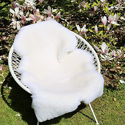 Lammfell Weiß Kurzhaar Wollhöhe 3-4 cm Merino Schaffell Naturfell Größe 100-110 cm kuschelig weich Teppich ökologische Gerbung von Deutschen Schäfereien Naturform Dekofell Läufer Farbe Weiß