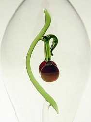 Oberstdorfer Glashütte Flasche bauchige Glaskaraffe dekorative Zierflasche mit farbigen Kirschen innen mundgeblasen Höhe 30 cm