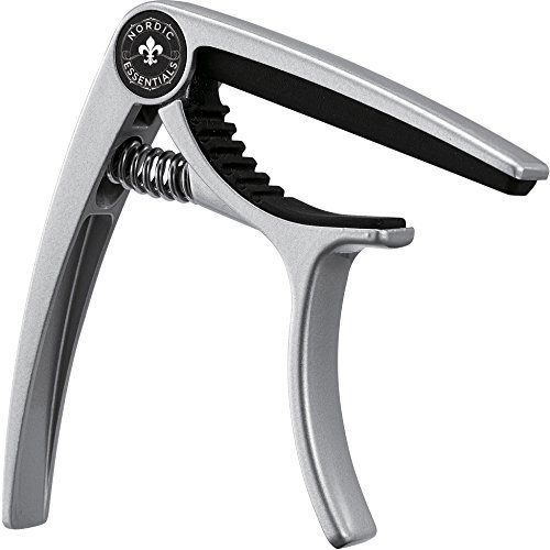 Deluxe Gitarren Capo für Akustikgitarren, Ukulele, Banjo, Mandoline, Bass – Aus Hochwertiger Zinklegierung für 6- & 12-saitige Instrumente – Luxus Zubehör von Nordic Essentials