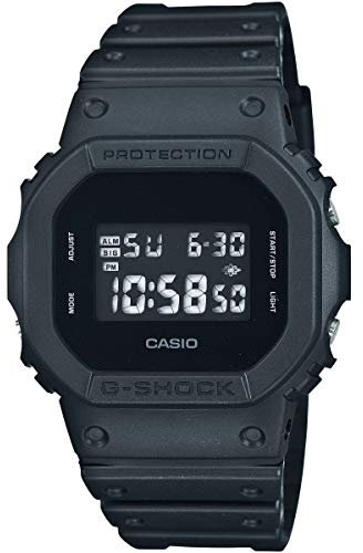 Casio Herren Quartz Armbanduhr, 43.00mm Gehäusegröße mit LCD digital Zifferblatt und schwarz Rubber Strap Armband DW-5600BB-1ER
