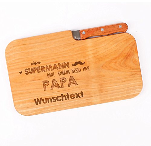 Cera & Toys® Frühstücksbrettchen Set mit Messer zum Vatertag mit Wunschtext Gravur Papa als Supermann