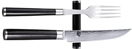KAI Shun Classic japanisches Besteck Set 3 Teilig - Steakmesser 12 cm Klingenlänge Damast 32 Lagen VG MAX Kern - 61 (±1) HRC + Gabel aus hochwertigem Edelstahl + Messerbänkchen - Pakkaholzgriff