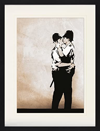 1art1 Banksy Poster Küssende Polizisten, Bobbies, Kissing Coppers Gerahmtes Bild Mit Edlem Passepartout | Wand-Bilder | Im Bilderrahmen 80x60 cm