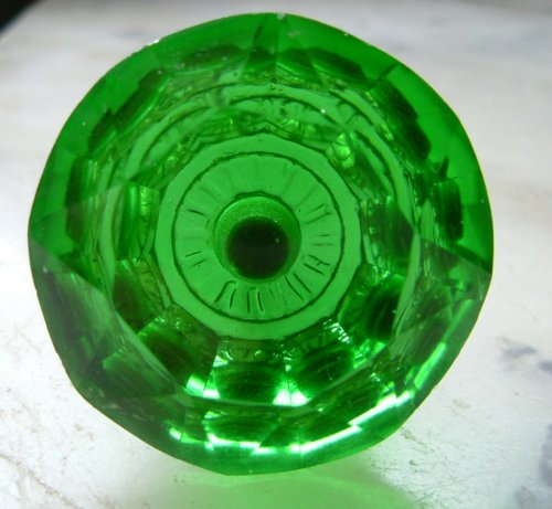 green medium cut glass drawer & cupboard pulls(knobs)