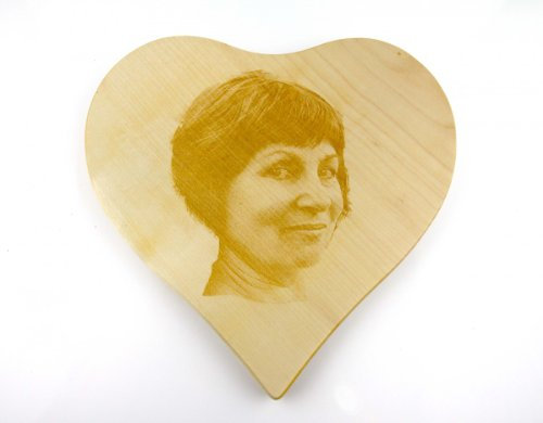 Herz aus Ahornholz 24 x 24 cm mit Ihrer Fotogravur