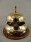 magicaldeco Tischklingel- Service- Tischgong-Hotelglocke, Messing auf Holz