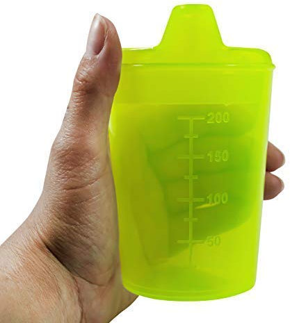 Medi-Inn+ Schnabelbecher Schabeltasse Trinkbecher 250 ml (Farbe: gelb, Öffnung: 12 x 10 mm)