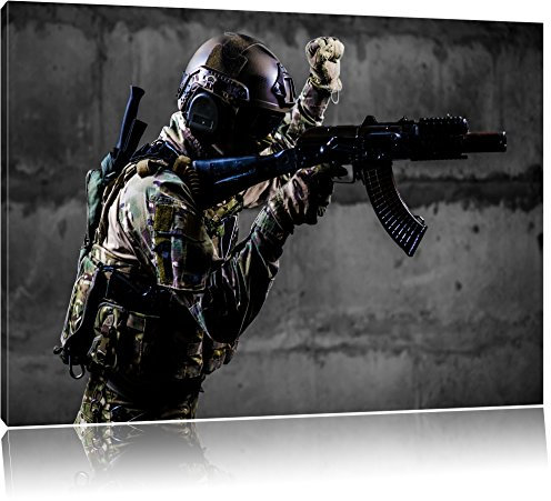 Pixxprint Soldat mit Uniform im Einsatz B&W, Größe: 120x80cm, Leinwandbild, fertig gespannt, Wandbild, Dekoration, Kunstdruck, kein Poster