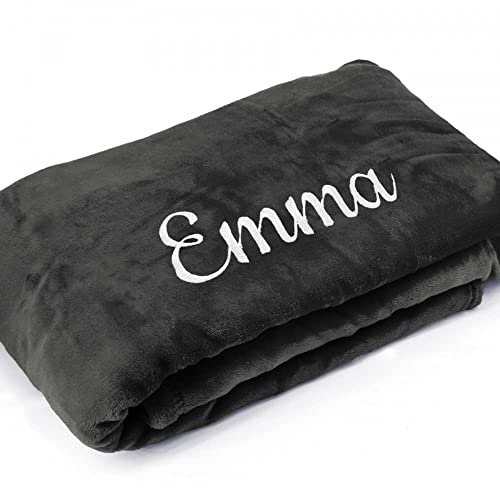 Kuscheldecke XXL mit Namen oder Wunschtext Bestickt - extra große 240x220 cm gemütliche Sofadecke Wohndecke, weiches Fleece, personalisiertes Geschenk für Männer und Frauen - Graphit
