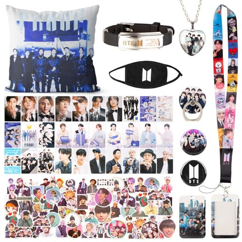 BTS Fanartikel BTS Merchandise Set, BTS Merch Gifts Set Kpop Merch BTS Geschenkset für Fans mit Kissenbezüge Kartenhalter Masken Telefonhalter Halsketten Armbänder Fotokarten Aufkleber Abzeichen
