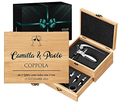 Maverton Accessori da Vino La Dedica - Kit Cavatappi da Vino Personalizzato - Scatola in Legno di bambù + 8 Pezzi di Accessori Vino - Idee Regalo per Anniversario - Brindisi
