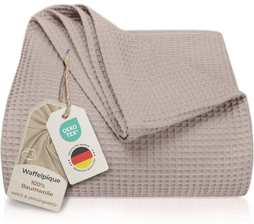 LAYNENBURG Premium Tagesdecke 240 x 260 cm XXL - Waffelpique 100% Baumwolle - leichte Sommerdecke Waffeloptik - Baumwolldecke Bett-Überwurf, Sofa-Überwurf, Couch-Überwurf - Sofa-Decke (Taupe)