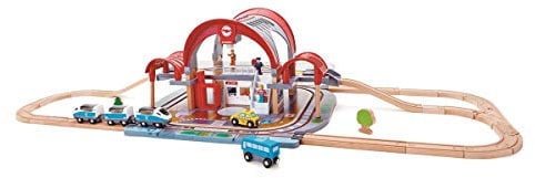 Großstadtbahnhof von Hape | Bahnhofsset für Fantasiespiele aus Holz und mit Projektor und Rekorder | Für Kinder