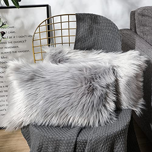 OYIMUA 2 Pcs Weicher Zierkissenbezüge Deko Kissen Schaffell Lammfell Kunstfell Langhaar Zierkissen Kissenbezug Fellimitat Sofakissen Cuddly Kissen (Grau, 30 x 50 cm)
