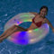 LED Lichtstreifen Schwimming Ring Erwachsene, Leuchtend und transparent Schwimmenring, Transparenter Floating Ring, Dauerhafter Aufblasbarer Pool Schwimmen, Schwimmring Röhre Für Sommerpool Party