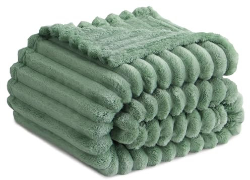 RUIKASI Fleece Throw Blanket for Sofa - Double Fluffy Green Throws for Sofas Large, Soft Warm Blanket Throw for Couch, Luxury Decorative Ribbed Bed Blanket 150x200cm Twin
