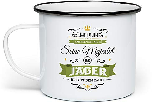 Fashionalarm Emaille-Tasse Seine Majestät der Jäger - beidseitig Bedruckt | Emaille-Becher mit Spruch Geschenk Jagen Jagd Förster Beruf Arbeit, Weiß/Schwarz
