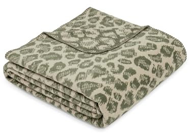 s.Oliver Leo Decke 150x200 cm - Baumwollmix, Made in Germany, warm & waschbar, Kuscheldecke Leoparden Muster grün