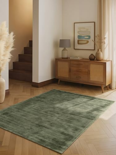 vikosa Viskose Teppich Noemi - Flauschiger Wohnzimmerteppich, Handmacht & Weich, Einfarbiges Design Handgewebt, dezenter Glanz, Kurzflor für Wohnzimmer, Schlafzimmer, Flur - Grün, 200x300 cm