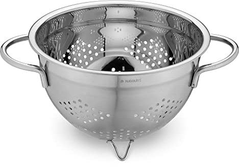 Navaris Passoire en Acier Inoxydable - Égouttoir INOX Ø 20 cm x 14 cm - Passoire sur Pied avec Poignée - Ustensile Cuisine pour Pâtes Salade Riz