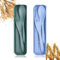 Noewmub Utensilios de viaje con funda, cubiertos de plástico reutilizables, juego de cubiertos de viaje, juego de cubiertos para viajes, trabajo, escuela, picnic, camping o uso diario (azul, verde)
