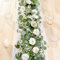 Betylifoy Guirlande Artificielle de Roses d'Eucalyptus 2 Pcs Guirlande Artificielle Guirlande de Fleurs de Verdure pour Décor de Fête de Table de Toile de Fond de Mariage (Blanc, 2PCS)