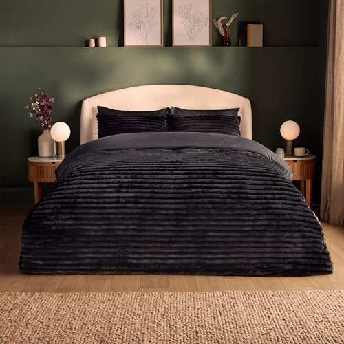 Silentnight Ribbed Faux Fur Duvet Set - Luxury Long Pile Soft Faux Fur Plush Comfort - Cosy Plushness & Warmth Duvet Cover and Pillowcase Bed Set - Button Fastening, Machine Washable, Black, Double