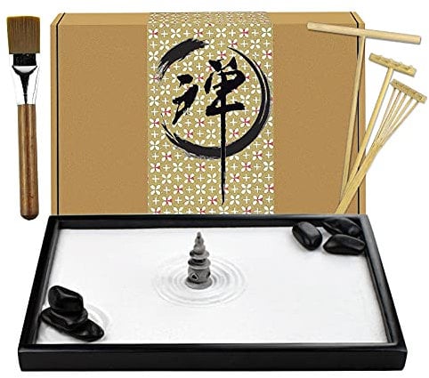 Artcome Jardin de sable zen japonais pour bureau avec râteau, support, rochers et mini articles d'ameublement - Accessoires de table de bureau, mini kit de jardin zen sable - Cadeaux de méditation