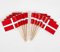 JAVD CYPS 100 Stück Dänemark-Flagge, dänische Zahnstocher-Flaggen, kleine Mini-Stick-Cupcake-Topper, dänische Flaggen, Länder-Picks, Party-Dekoration, Feier, Cocktail, Essen, Bar, Kuchenflaggen