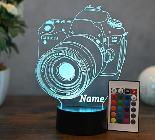 Optechvisual Personalisierte Kamera LED Lampe – Geschenk für Fotografen & Fotografie-Begeisterte – 3D Kamera Deko mit Gravur – LED Nachtlicht mit Namen – Detailreiche Acrylglas Gravur