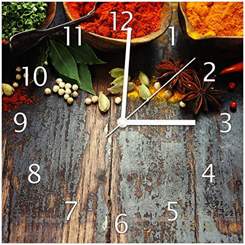 Wallario Design-Wanduhr Gewürze auf Holz - uriger Holztisch in der Küche aus Glas, Motiv-Uhr Größe 30 x 30 cm, weiße Zeiger