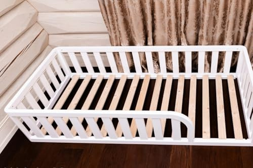 Mandrele - Montessori Bodenbett mit Lattenrost und Rausfallschutz, Kinderbett aus Kiefernholz für Jungen und Mädchen, 80x160 cm, Weiß