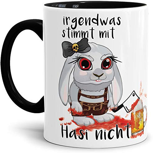 Hasi-Tasse Tracht - Oktoberfest/Witzig/Hasi/Schön/Lustig/Geschenk - Irgendwas stimmt mit Hasi Nicht - Innen & Henkel Schwarz