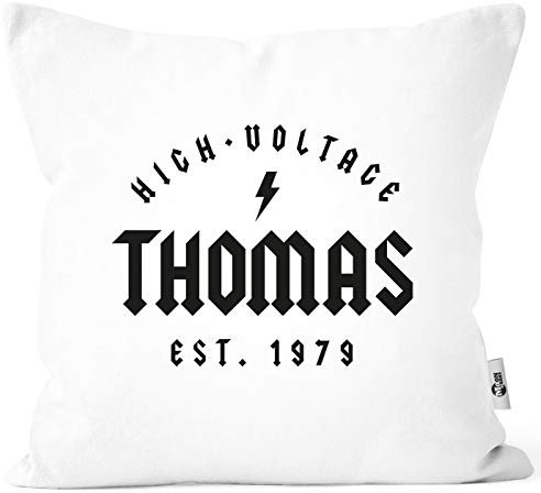 MoonWorks® Kissenbezug Geschenk Geburtstag personalisierbar Schriftzug High Voltage anpassbarer Name und Geburtsjahr weiß Unisize