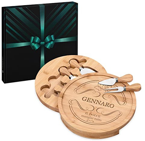 Maverton Tagliere per Formaggio e salumi in Legno - Set 3 coltelli 1 forchetta - H3,6 cm x Ø25 cm - Incisione Personalizzata - Regalo di Compleanno Uomo - Dolce mangiar
