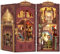 Fsolis DIY Book Nook, Maison de poupée Mini kit de Maison avec des Meubles en Bois et des lumières LED, Livre Coin étagère Insert Kit, Book Nook Adulte kit de Construction(Library of Wisdom)