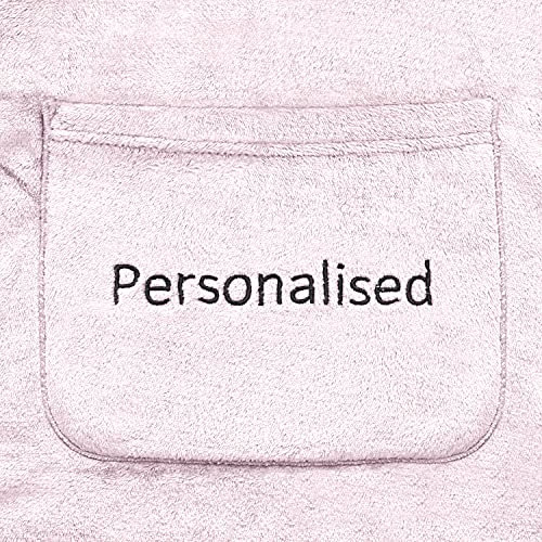 DecoKing Kuscheldecke mit Namen Personalisiert mit Ärmeln für Kinder 90x105 cm Rosa Pink Microfaser TV Decke Fleecedecke Kiddo