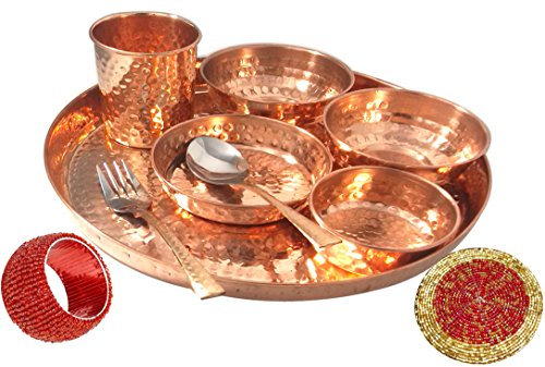 Devyom India Craft Service de table traditionnel indien en cuivre pur avec assiette, bol, cuillères, verre avec rond de serviette et dessous de verre 30,5 cm