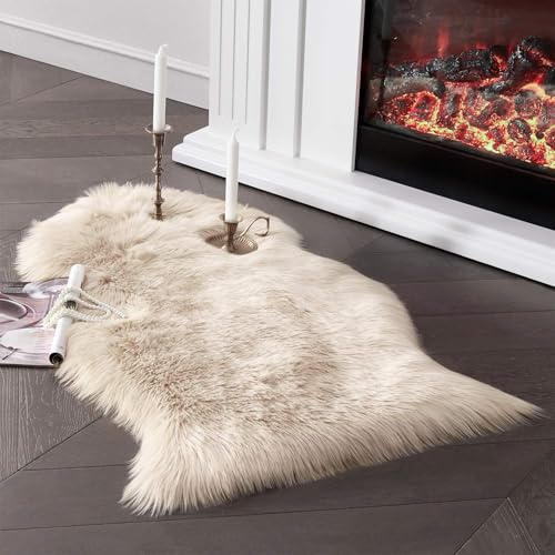 Ruedong Faux Fur Fell Teppich Beige 50x80 cm, Longhair Flauschiger Schaffell Teppich Lammfell Wohnzimmer Weicher Deko Maschinenwaschbar für Schlafzimmer Stühle Sofa
