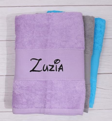 BotoHome ★ Duschtuch 70x140 mit Namen mit Aufhänger ★ Handtuch 50x100 mit Namen Bestickt ★ 500 g/m2 ★ 100% Baumwolle ★ SUPER QUALITÄT ★ Geschenk ★ (Lila, 70 x 140 cm)