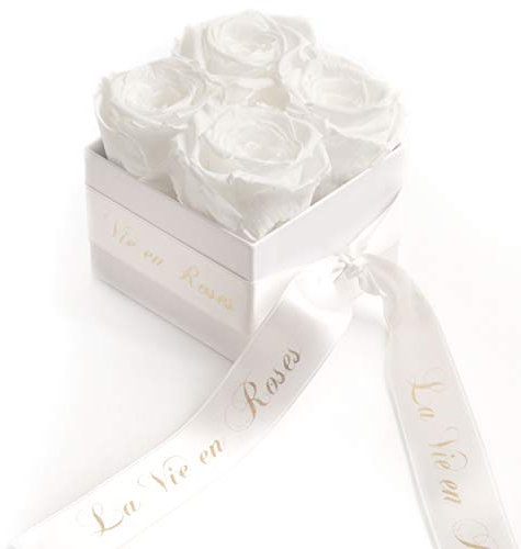 ROSEMARIE SCHULZ Heidelberg Infinity Rosen - konservierte Rosen 3 Jahre HALTBAR - Flowerbox Satinband Weiß und Goldschrift „La Vie en Roses“ (Weiß)