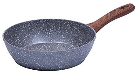 RESTO Tiefe Bratpfanne 24cm, Wokpfanne aus geschmiedetem Aluminium mit vierschichtiger Marmor-Antihaftbeschichtung und mit ergonomischem weichem Griff in Holzoptik (h= 6,5 cm)