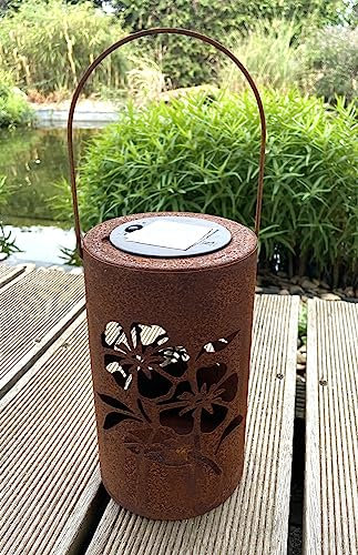 Laterne Rost Solarlaterne Edelrost Solar Laterne Blumen Muster Blumendekor Metall Dekolicht Gartenlicht Solarlicht Garten 20cm (Edelrost 20)