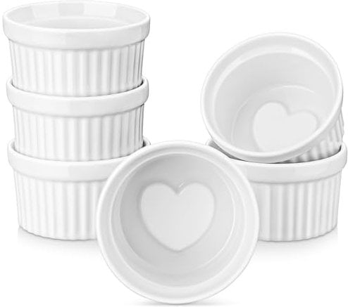 LOVECASA Lot de 6 Ramequins et Moules à Soufflés | 240ml | Ramequins en Porcelaine pour Crème Brûlée | Ramequin Four avec Fond en Forme de Cœur | Résistants au Four | Blanc